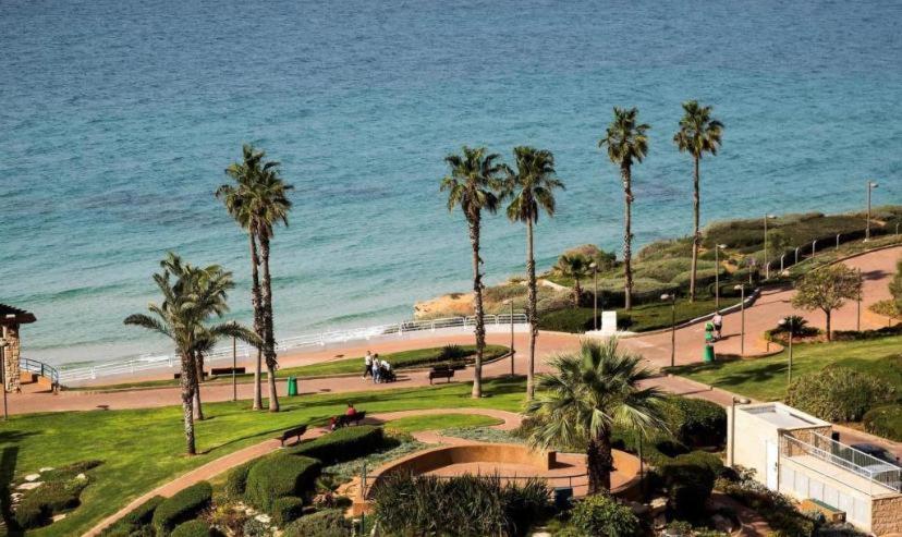 Romy Suites Deluxe Netanya Exteriör bild